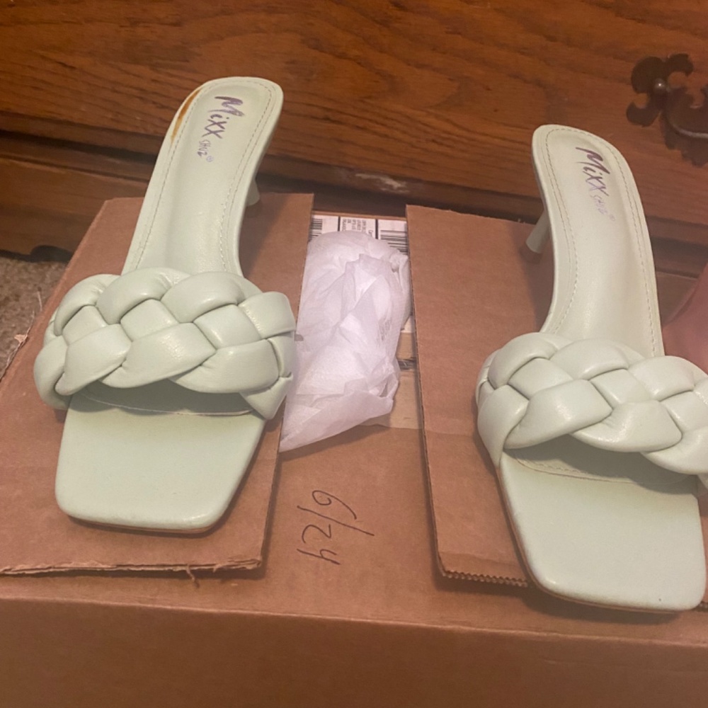 Shoes - Picture 15 of 16